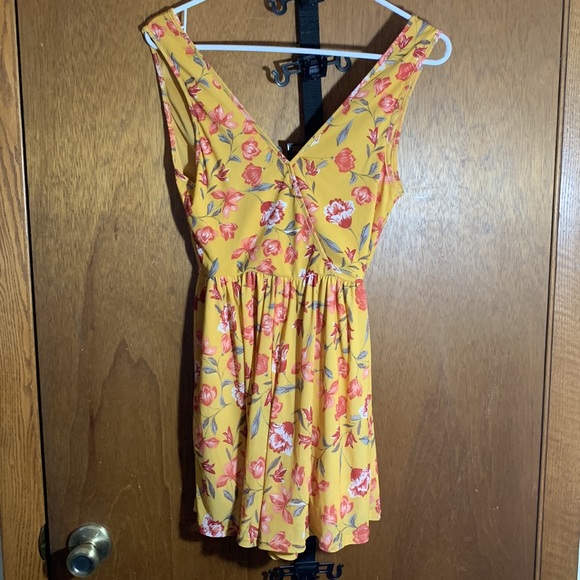 Xhilaration yellow floral romper size XS - Picture 3 of 3